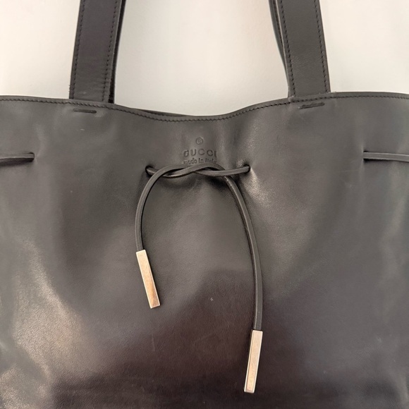 Vintage Gucci black leather drawstring medium shoulder tote bag - Picture 3 of 16